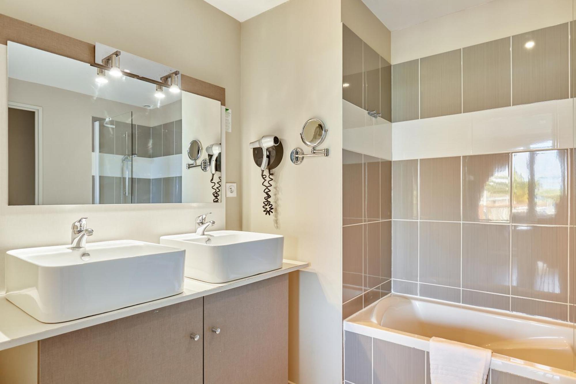 Residence Odalys Du Golfe Agde Bagian luar foto