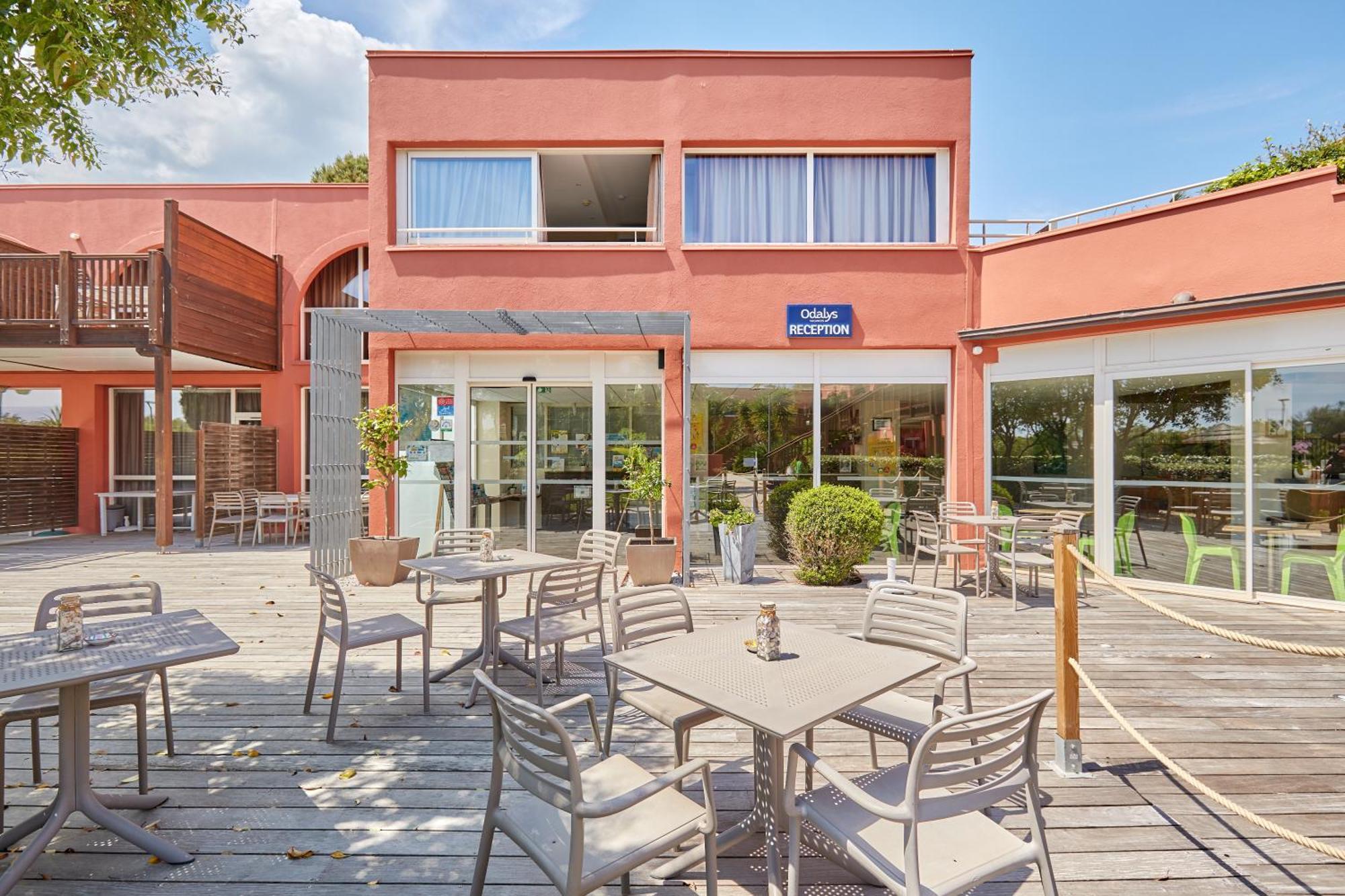 Residence Odalys Du Golfe Agde Bagian luar foto