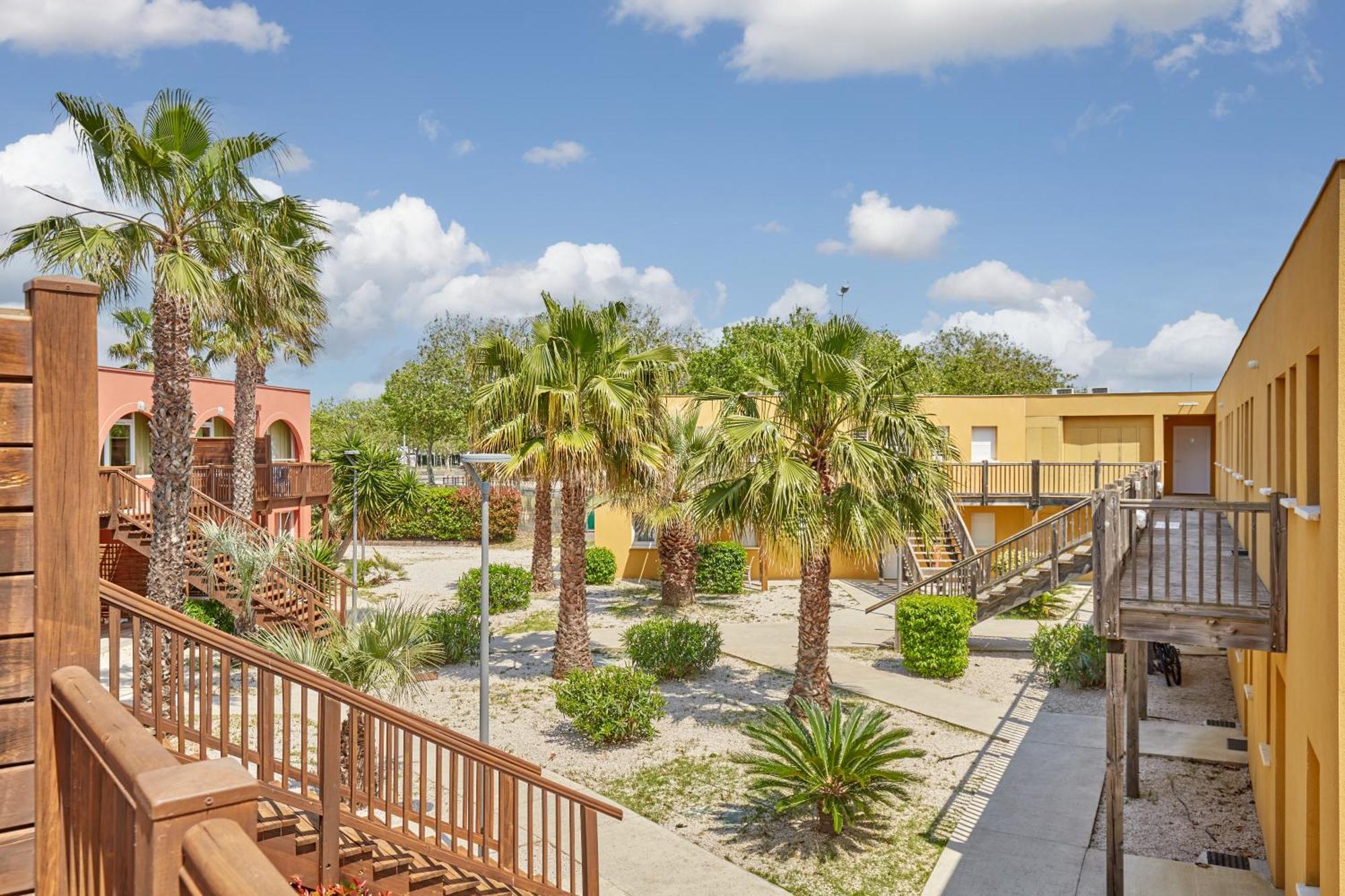 Residence Odalys Du Golfe Agde Bagian luar foto